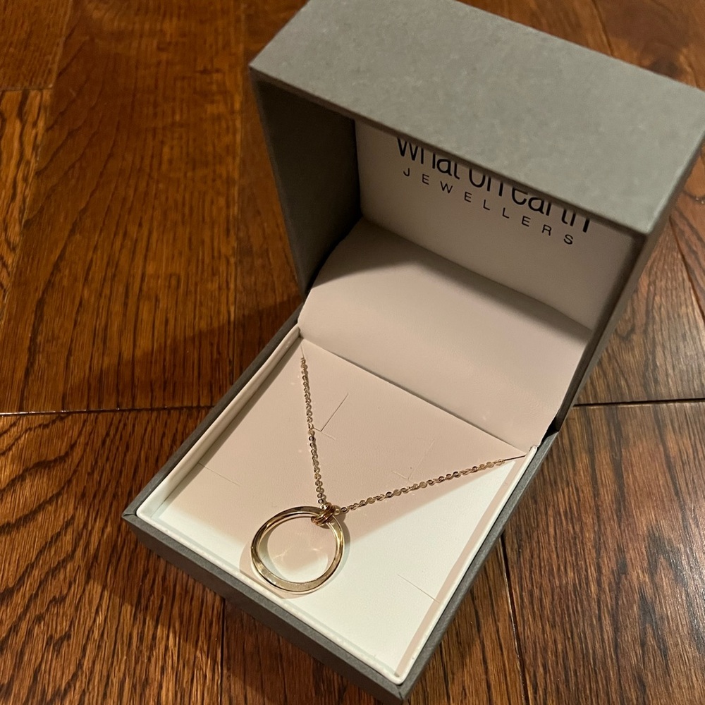 Stunning necklace never worn. Made in Canada.